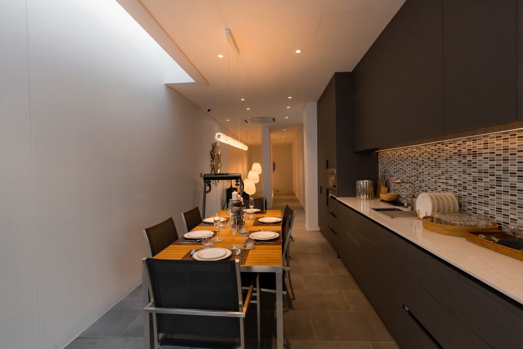 wallaya-hill-dining-balcony-1