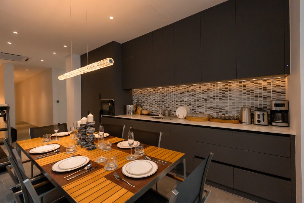 wallaya-hill-dining-balcony-2