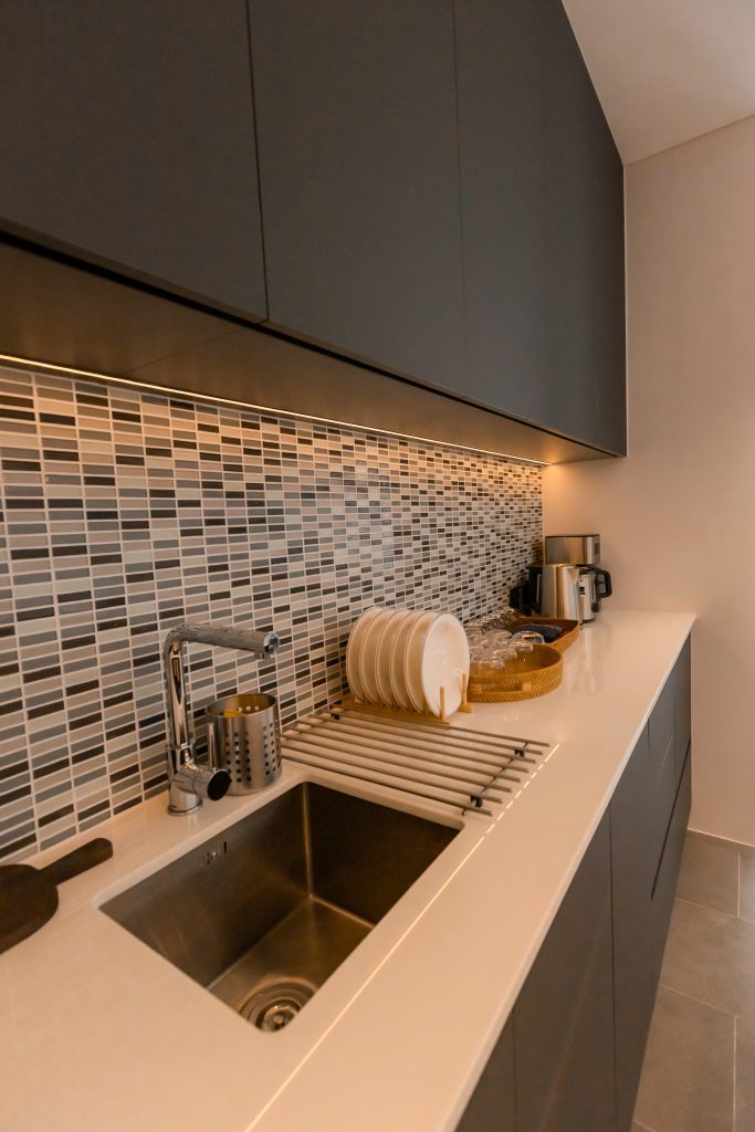 wallaya-hill-dining-balcony-4