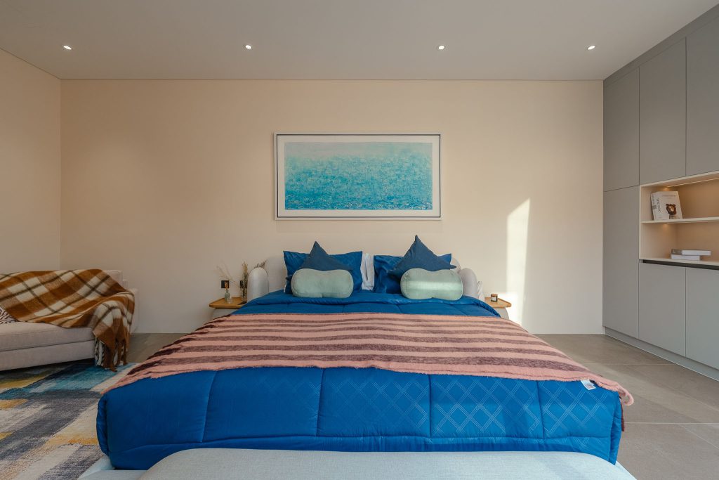 bedroom 1 -6