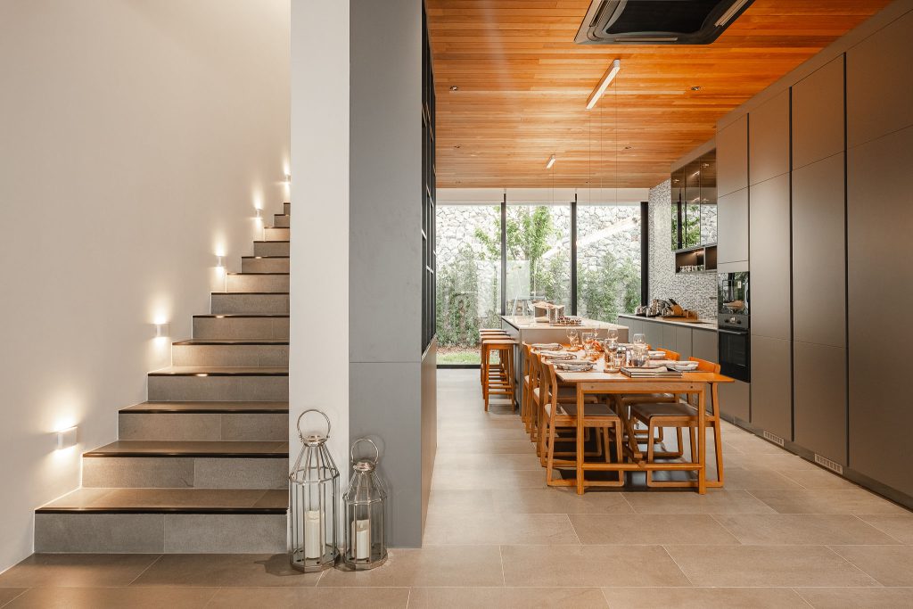 wallaya-hill-dining-kitchen-1